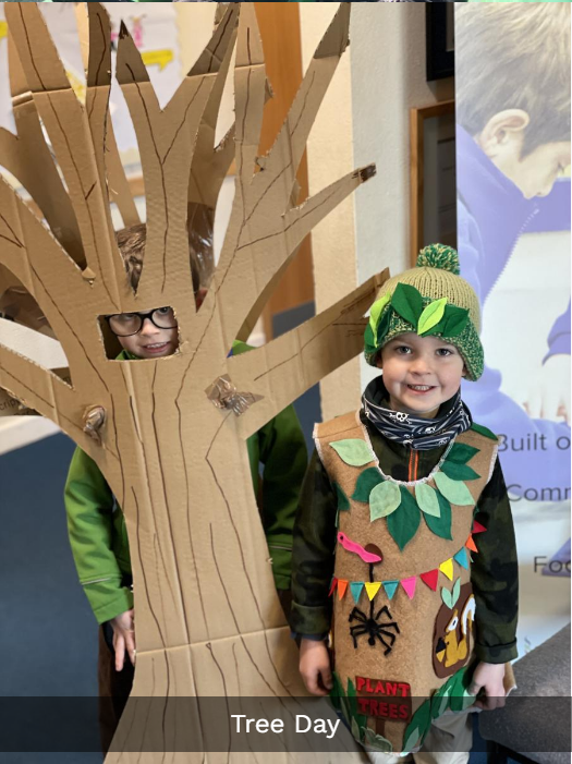 Children dressed as a tree